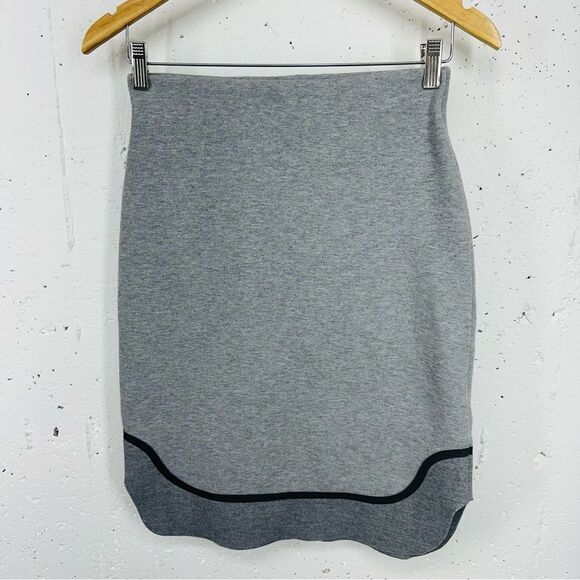 Sweaty Betty Women’s Size Small Cantar Luxe Gray Pencil Skirt with Black Trim - Picture 2 of 12